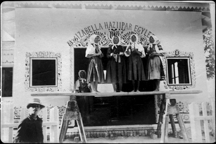 Building of the Isabella Cottage Industry Society during a charity fair, Bratislava, 1908. F 269954