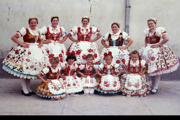 Women and girls from Gyöngyösbokrétas in the 1980s. Family photo