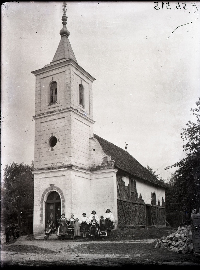 NM F 55515. Wood-platformed Church, Kemse, Baranya County,  Photograph by Ferenc Losonczy, 1913