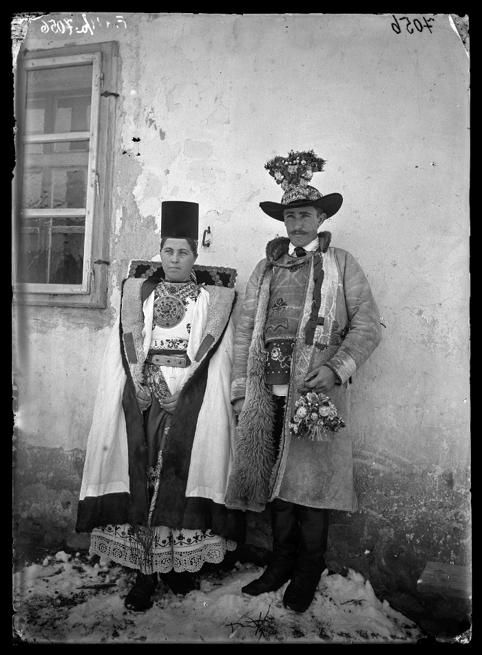Szász menyasszony és vőlegény, üvegnegatív, 13x18 cm, Jankó János felvétele, Nagytalmács,, 1895, Néprajzi Múzeum, F 489a