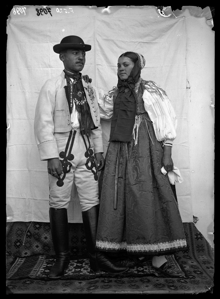 Bolgár házaspár, üvegnegatív, 13x18 cm, Jankó János felvétele, Vinga, 1894, Néprajzi Múzeum, F 520