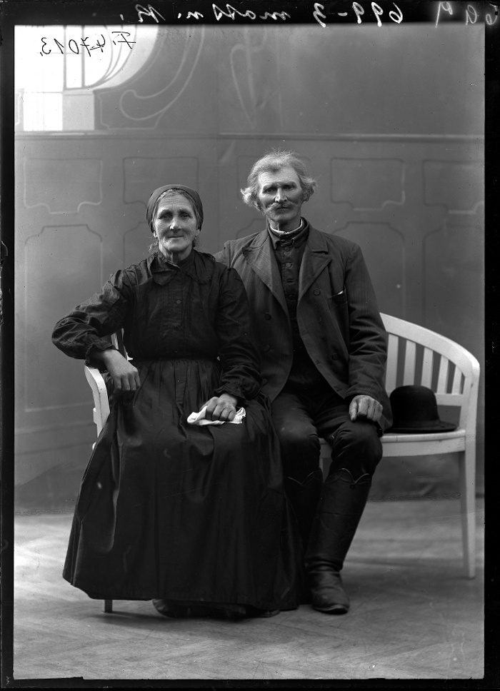 Idős házaspár, Kecskemét, üvegnegatív, 13x18 cm, Fanto Bernát, 1910-es évek második fele, Néprajzi Múzeum, F 47013
