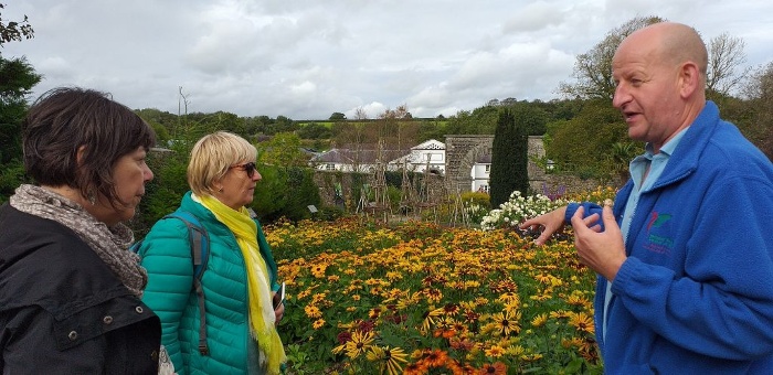 Paul Smith szakvezetése a walesi botanikus kertben