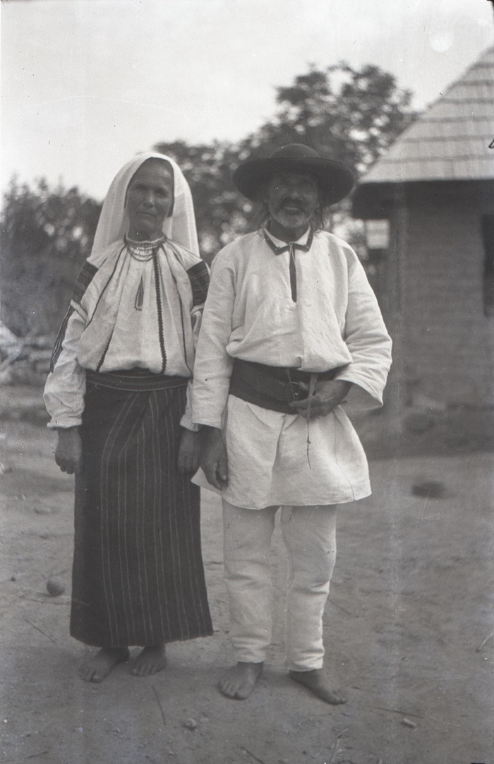 2. kép: Csángó házaspár, 1931. Trunk, Románia