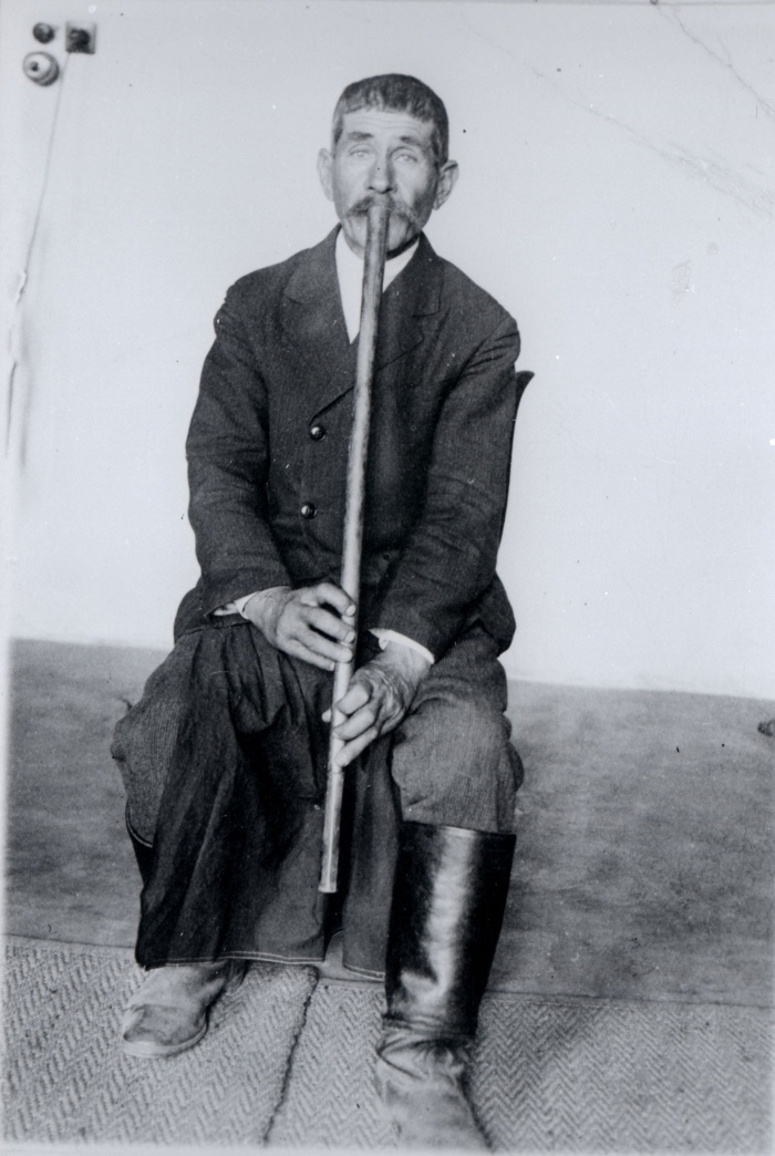 Markaf József énekes. Karád (Somogy vm.), 1938. Thesszák Károly felvétele. NM F 78874