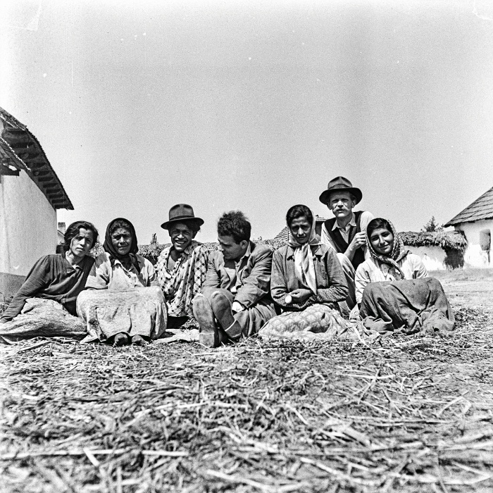 Erdős Kamill (jobbról a második), Hajdú András és a Faragó testvérek, Kétegyháza, 1956 (Erkel Ferenc Múzeum, ltsz. F 8756)