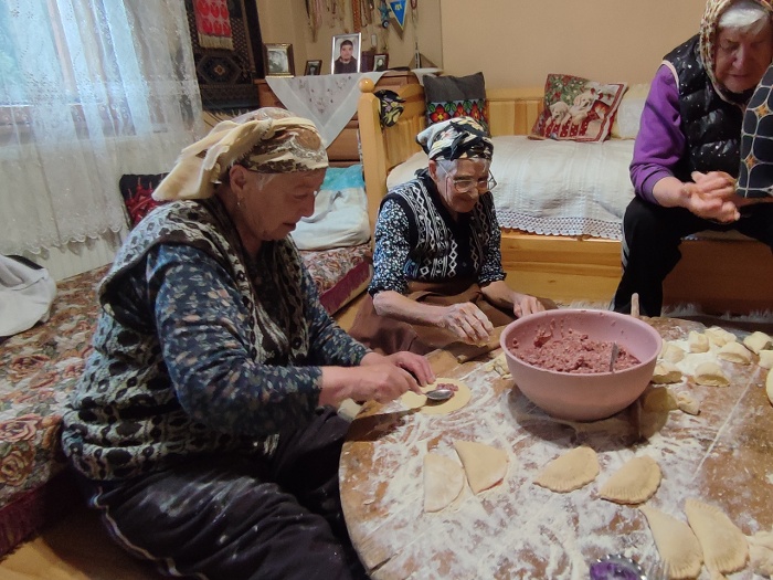 Early in the morning, women from Carev Brod and the neighbouring village of Makak prepare the traditional meat filled dumpling, surberek, on a low table