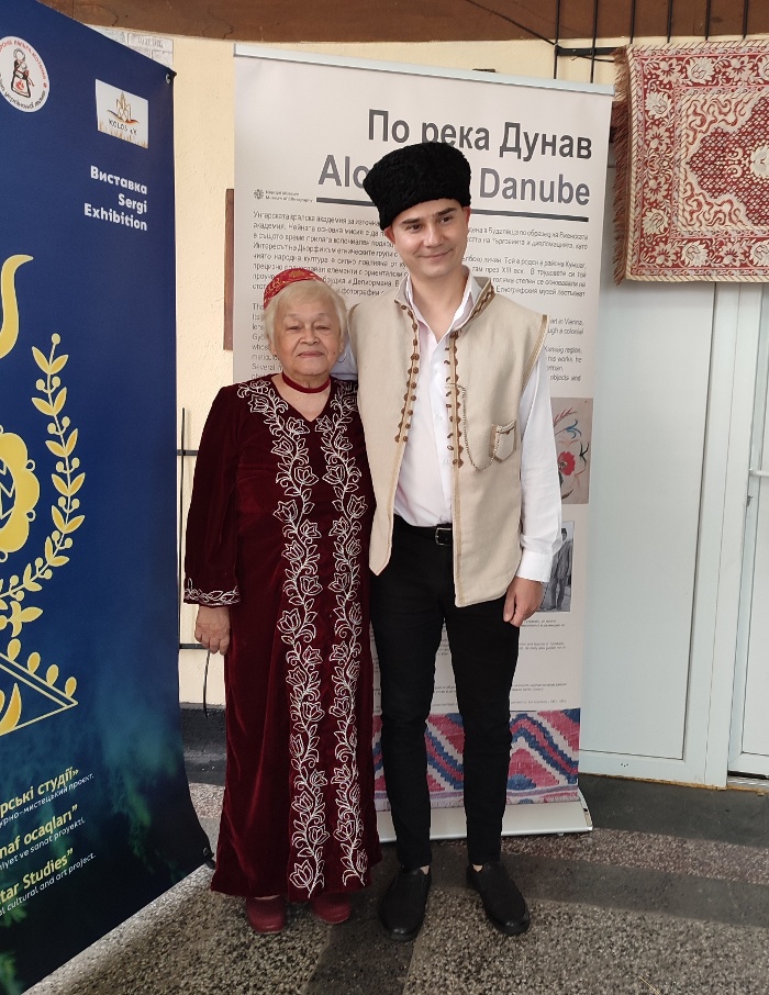 Kaja Bahtisen, the host of the event and the performing singer boy in Tatar costume.